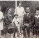 Jacenty i Paulina Iwaniccy w ogrodzie w dziećmi: Antoniną, Heleną, Leonem i Celiną 1929 r
