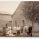 Rodzina Tondrów na tle domu - czerwiec 1926 r Zdjęcie zostało wykonane z okazji przyjazdu najstarszej córki z keln w Niemczech.
